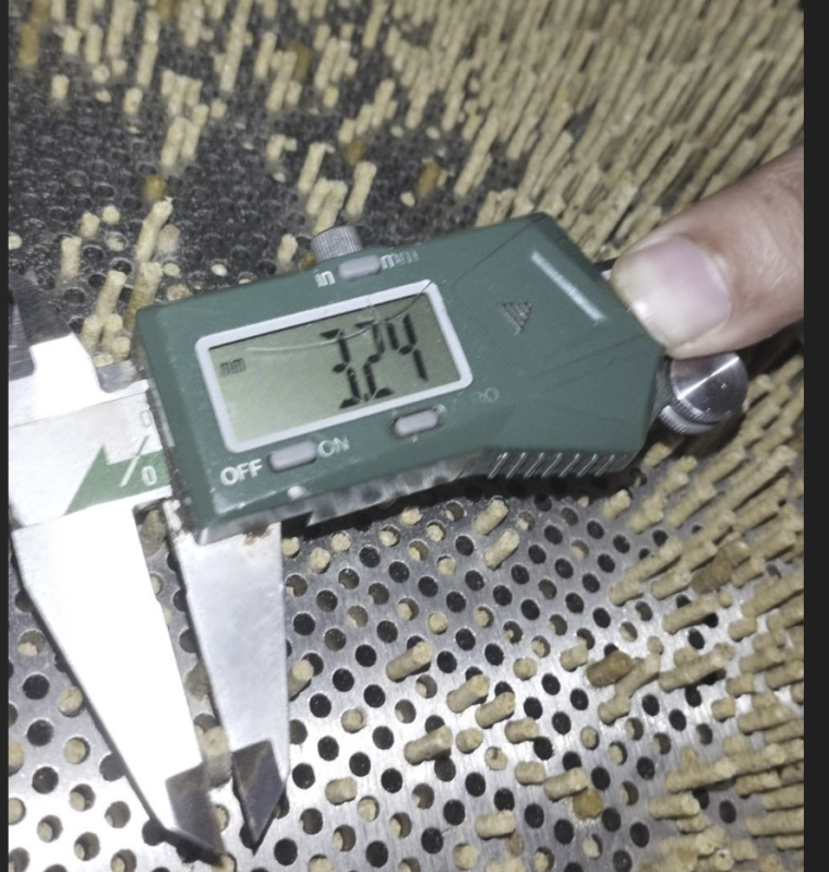 Large and small pellets comparison
